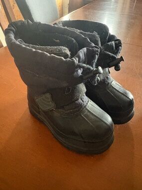 Kids Black Insulated Winter Boots - Easy On/Off Warmth